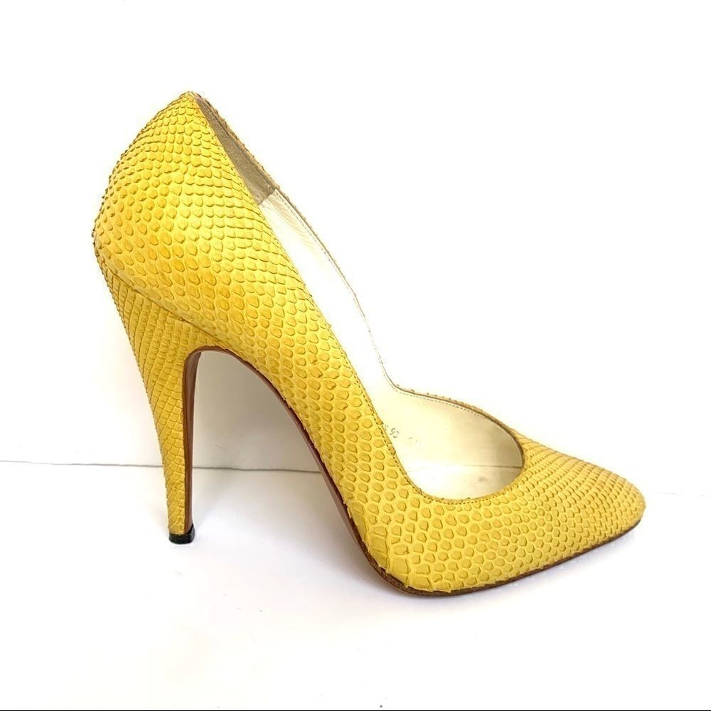 Adigeparisvintage 70’syellowsnakeskinheels